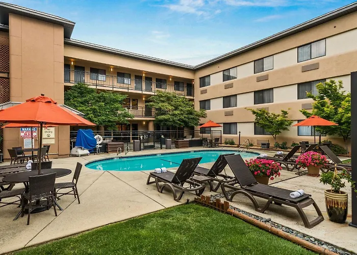 Pets Allowed Hotel Oxford Suites Redding