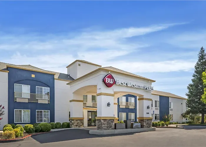 Best Western Plus Twin View Inn & Suites